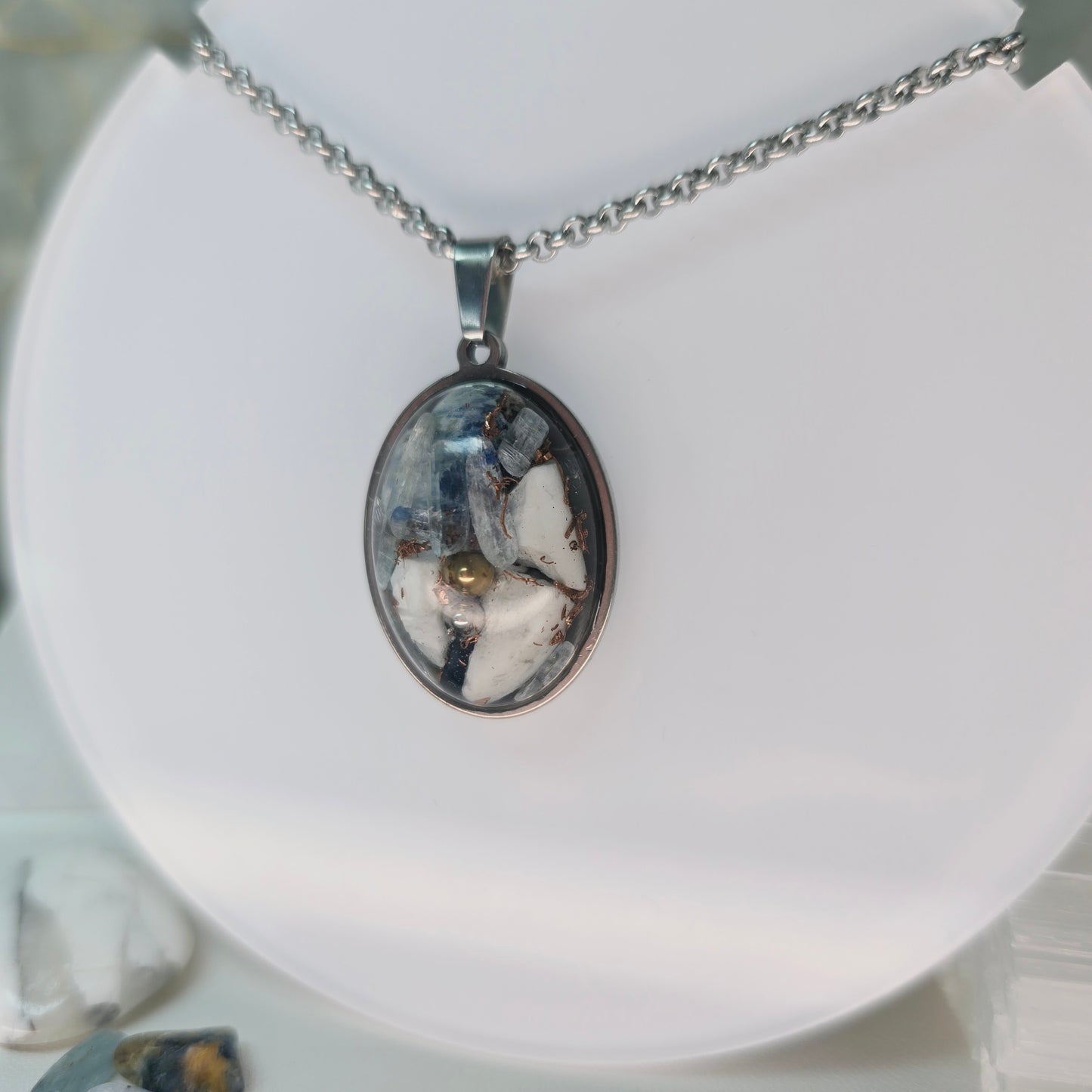 Calma, Sabiduría, Protección y claras creencias limitantes | Orgonita con Howlita, Selenita Azul y Pietersita