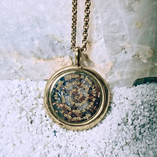 Om Asato Ma Sadgamaya - Da Escuridão à Luz